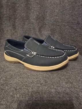 Deer Stags Navy Slip-On Loafers with Tan Outsole Boy's Size 4 NWOT
